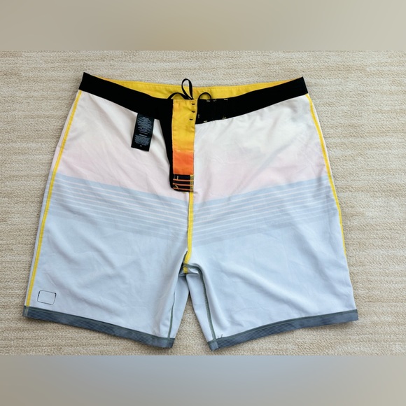 Hurley Men's Yellow, Orange & Gray Swim Trunks with Rear Pocket, Waist Size 40 - Picture 11 of 13